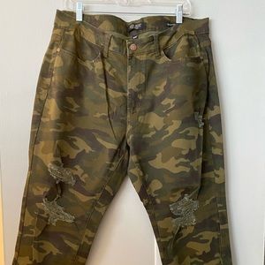 Judy Blue camouflage skinny fit distressed jeans size 18w